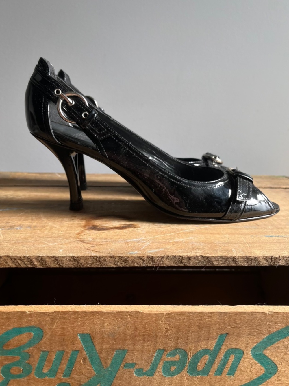 Stuart Weitzman peep toe buckle pumps in black patent - Size 8.5